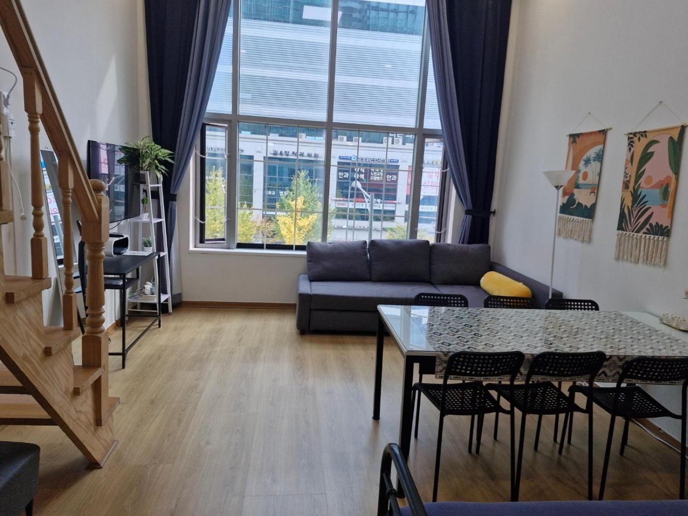 Hongdae - 1min From Hongik Uni Station Exit #1 Seoul