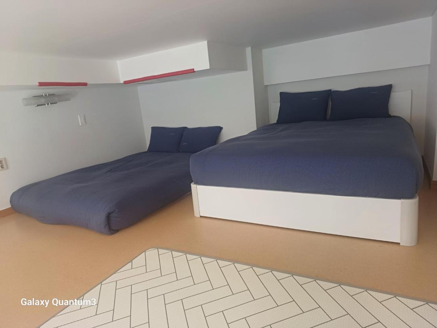 Apartment Hongdae - 1min From Hongik Uni Station Exit #1 *